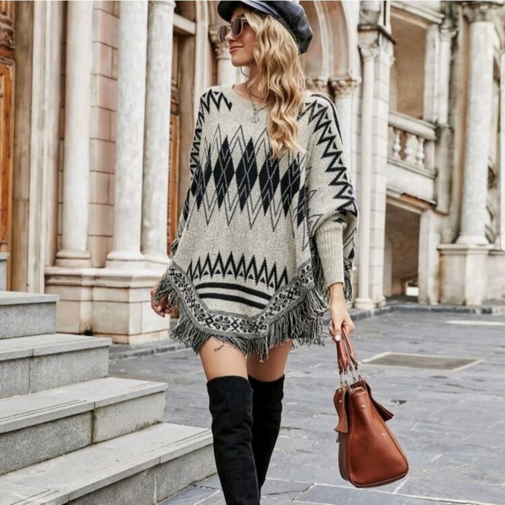 Tribal print knit sweater poncho - Picture 2 of 5